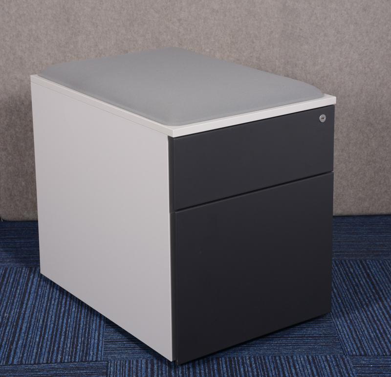 Steelcase 2-fiókos konténer - fekete színű fiókkal és ülőlappal