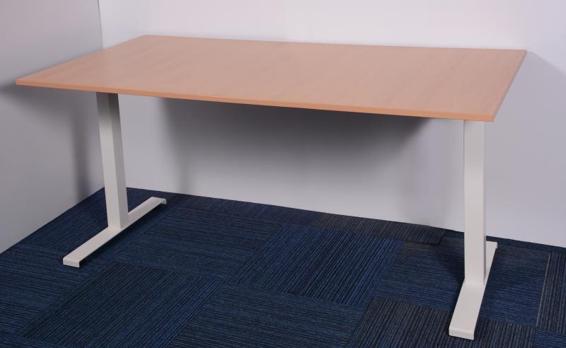 ErgoFix íróasztal, fehér lábszerkezettel, 140 cm, juhar asztallap