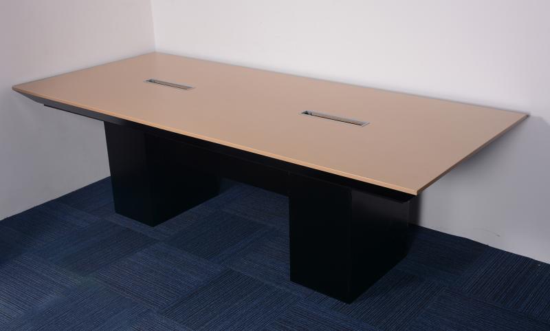 Tárgyaló asztal 8-10 főre nyír asztallappal - 240x120 cm